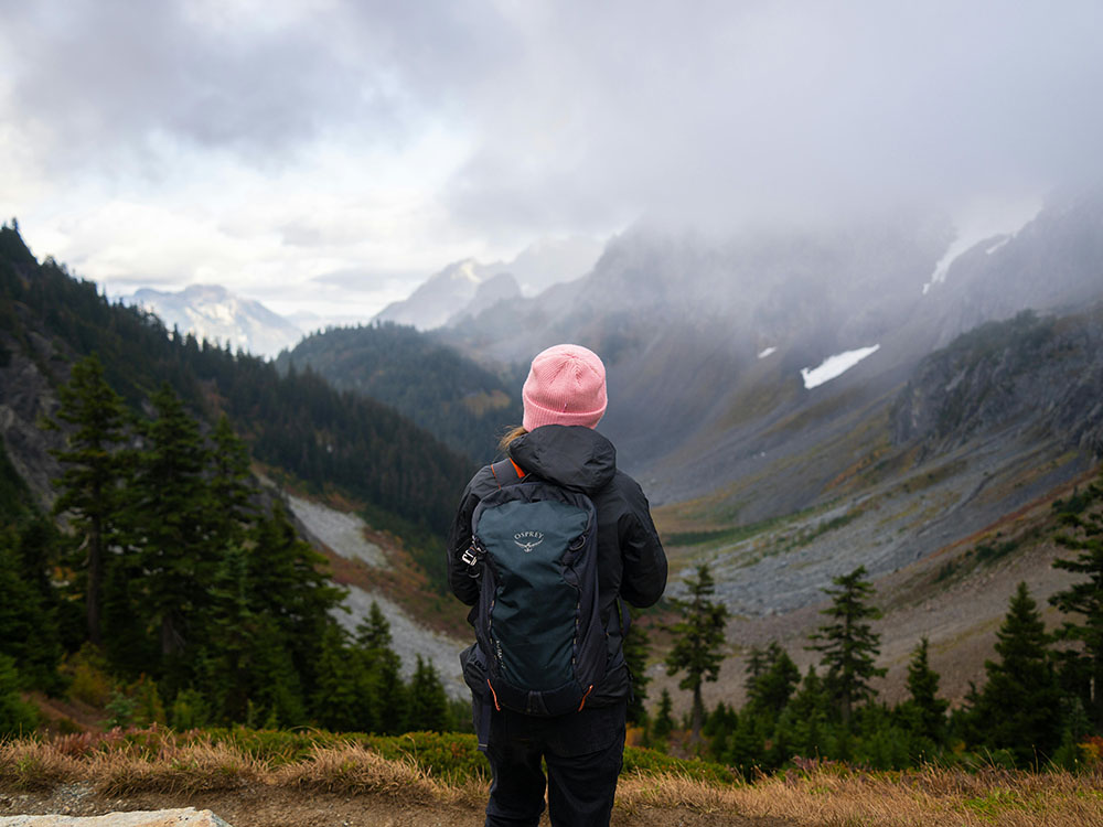 woman hiking in the cascade mountains